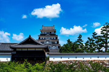 青空に映える天守閣